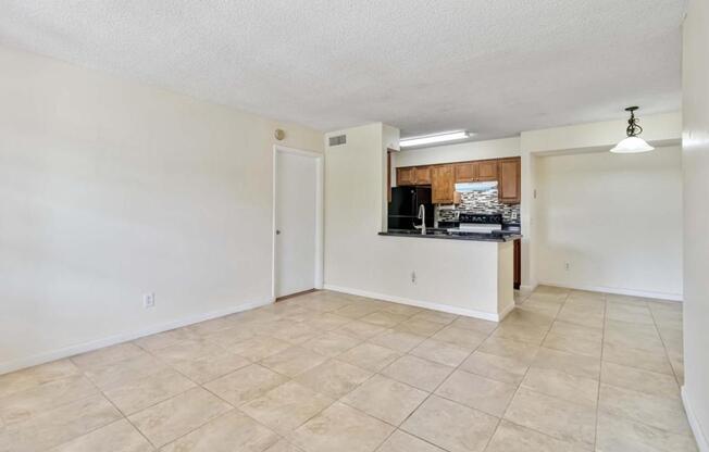 2 beds, 2 baths, 932 sqft, $2,100