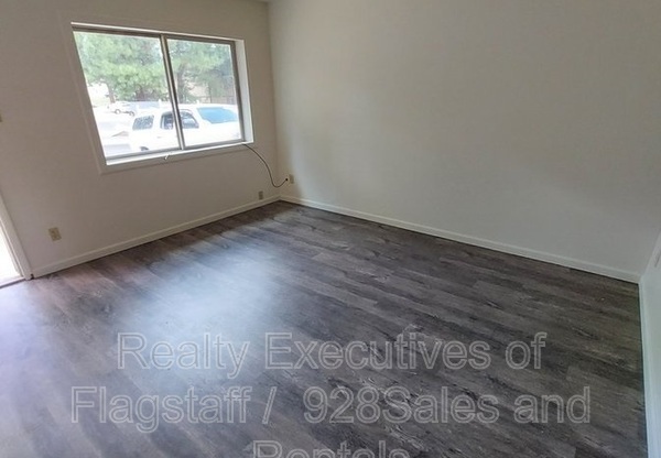 2 beds, 1 bath, 800 sqft, $1,600