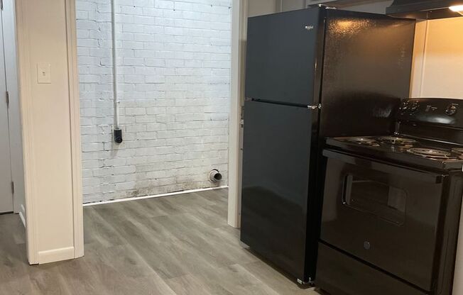 2 beds, 1 bath, 925 sqft, $1,195, Unit 28