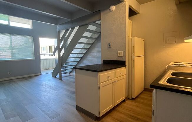 1 bed, 1 bath, $1,200, Unit 30