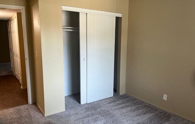 2 beds, 1 bath, 875 sqft, $2,430, Unit 39
