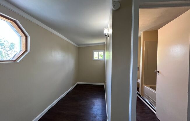 2 beds, 1 bath, $995