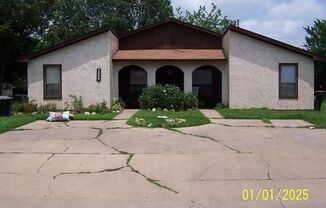 College Station - 2 bedroom / 1 bath duplex / fenced in back yard