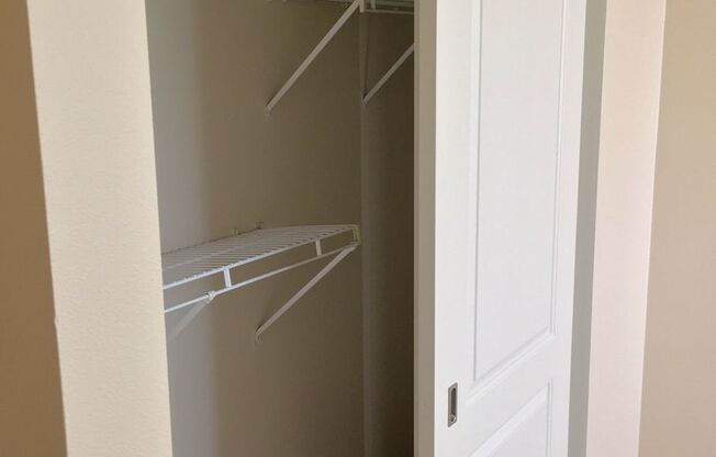 1 bed, 1 bath, 570 sqft, $1,390, Unit 215