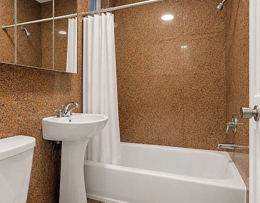 2 beds, 1 bath, $4,100, Unit 1B