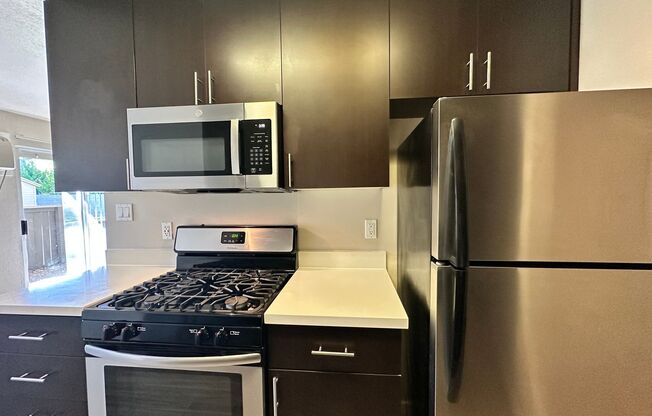 2 beds, 2 baths, 946 sqft, $1,950, Unit 102