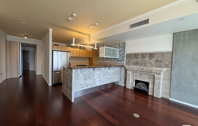 1 bed, 1 bath, 840 sqft, $2,600, Unit 910