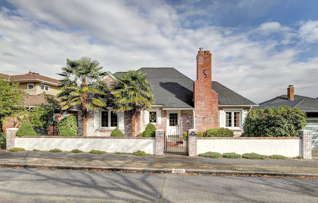 Beautiful Magnolia Home with a VIEW!