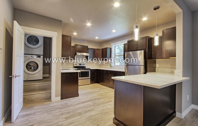 UNIQUE  Laurelhurst Unit with 3 Beds, 2 Baths