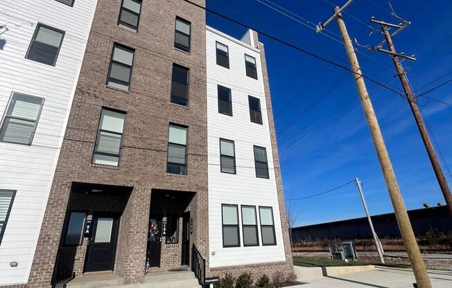 Beautiful 3 Bedroom 2.5 Bath Townhome in Scotts Addition Available NOW!