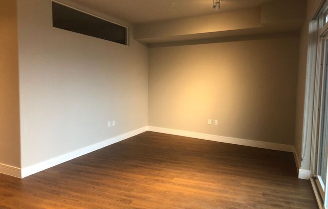 1 bed, 1 bath, 747 sqft, $1,575, Unit 303