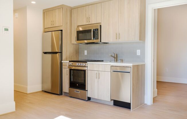 1 bed, 1 bath, $3,400, Unit 430