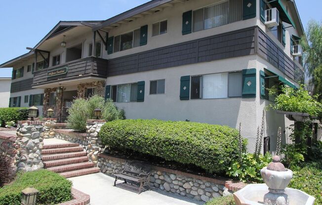 2 beds, 1 bath, $2,650, Unit L