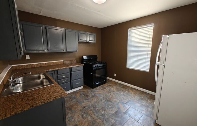 3 beds, 1 bath, $1,400