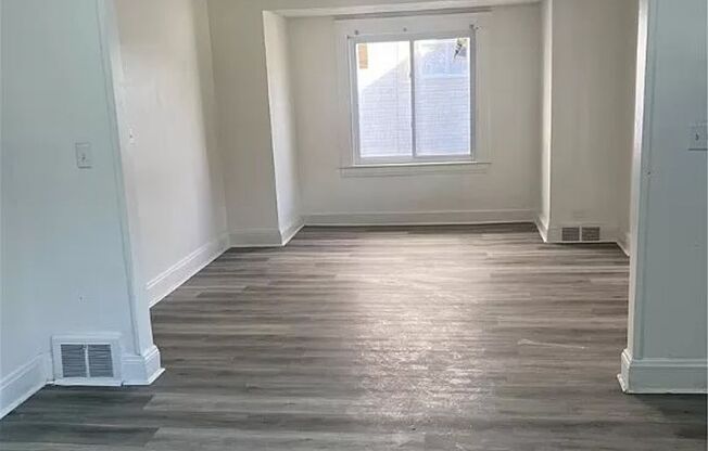 3 beds, 1 bath, $1,300