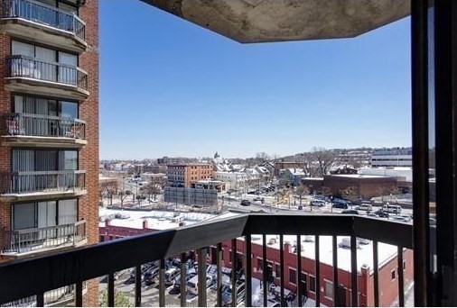 3 beds, 1.5 baths, 900 sqft, $4,650, Unit 608