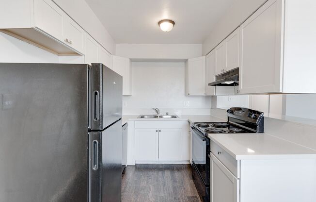 2 beds, 1 bath, 720 sqft, $1,250, Unit B-19