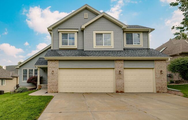 Beautiful 4 Bedroom In Rose Garden Estates!!