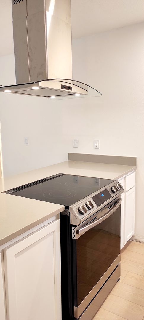 2 beds, 2 baths, 847 sqft, $1,595, Unit 1
