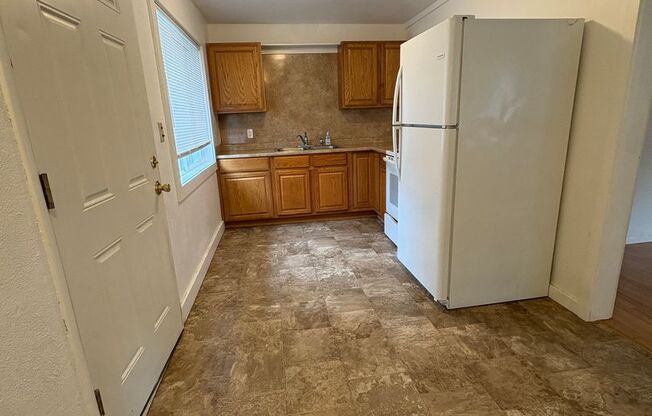 Charming 1 Bed / 1 Bath, Centrally Located!