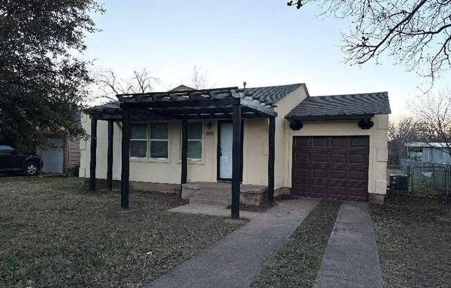 2 beds, 1 bath, $1,195