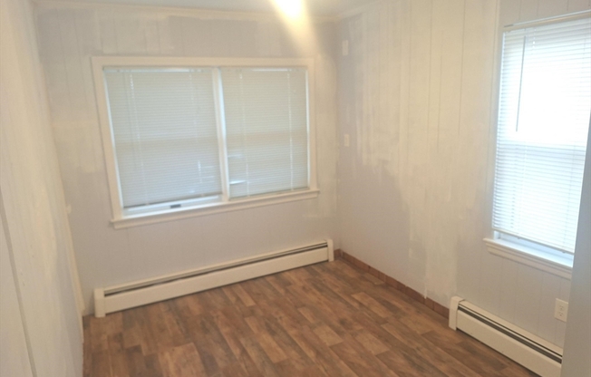 3 beds, 1 bath, 800 sqft, $2,900, Unit 2