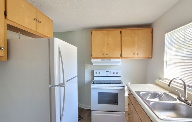 2 beds, 1 bath, $1,395