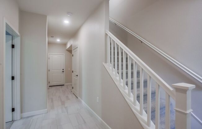 Gorgeous St. Cloud Three-Level Townhome Available Now!