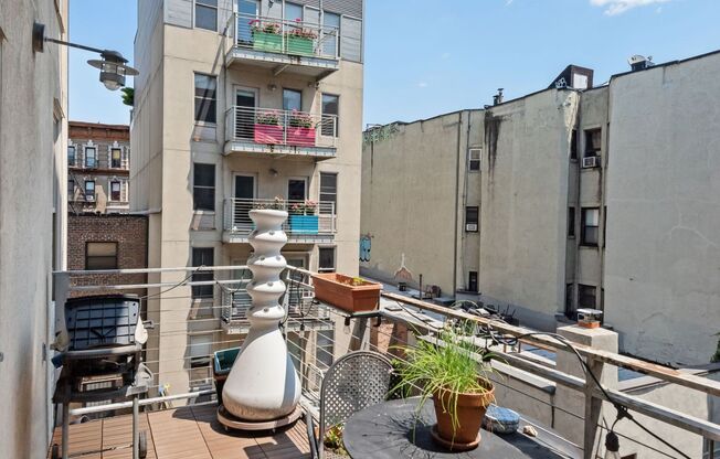 176 MULBERRY ST