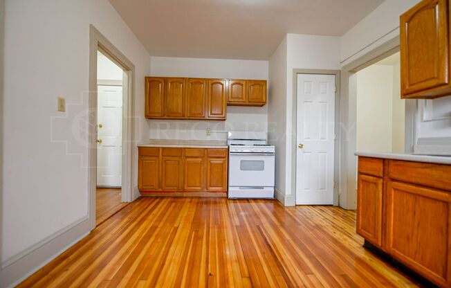 1 bed, 1 bath, $1,300, Unit B3