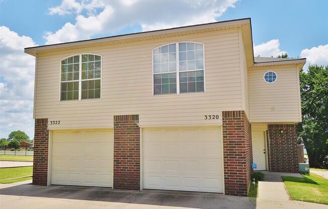 3320-3322 Ridgecrest Cir