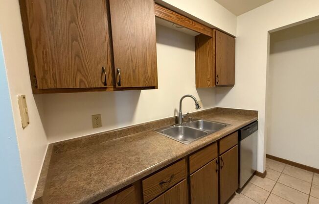 2 beds, 1 bath, 965 sqft, $1,625, Unit 7717CB