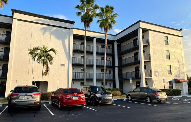 2 beds, 1 bath, 896 sqft, $2,095, Unit B102