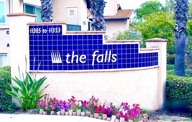 FOR RENT - Inviting Upper Unit 3 BR Condo With Hardwood Floors, Fireplace, Community Pool