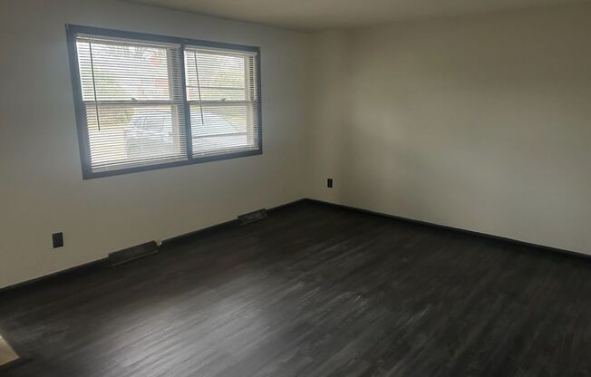 2 beds, 1 bath, $1,025