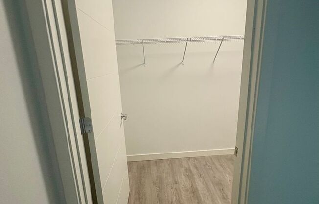 1 bed, 1 bath, 781 sqft, $2,565, Unit 323