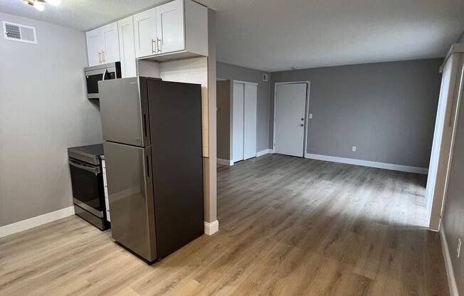 2 beds, 1 bath, 850 sqft, $1,400, Unit 8483-6