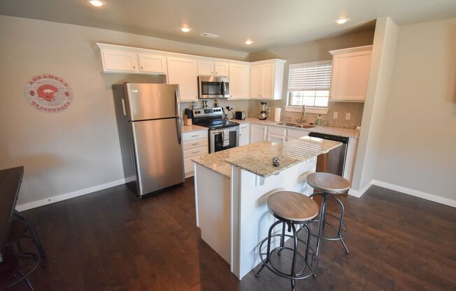 Fully Furnished Condo!! 3 bedroom 2.5 bath minutes from the U of A!!!!