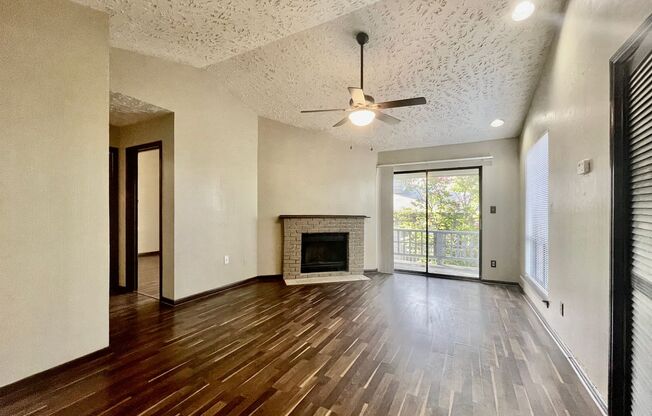 Gorgeous Condo, 2 Bedrooms/2 Balconies/2 Bathrooms - WALK TO CAMPUS! - Reduced Deposit