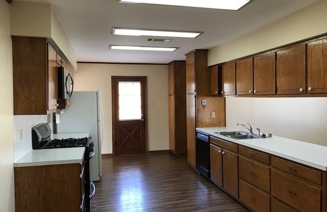 3 beds, 2 baths, $2,100