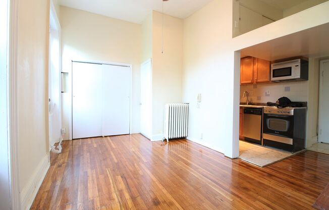 Bright Studio w/ Sleeping Loft!*Available August*
