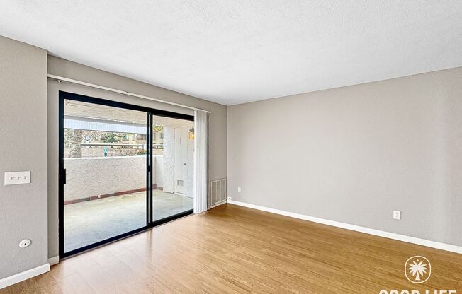 Bright 2BD/2BA Corner Unit Condo in Mira Mesa with Dual En-Suite Baths, Patio & Pool