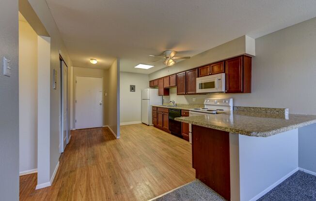 RENT SPECIALS! Spacious 2 bedroom close to Anschutz Medical School, SHOPPING and MORE!