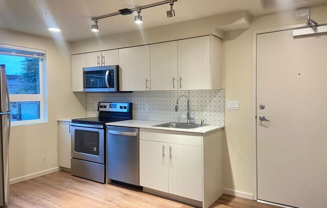 Studio, 1 bath, 175 sqft, $1,999, Unit 329