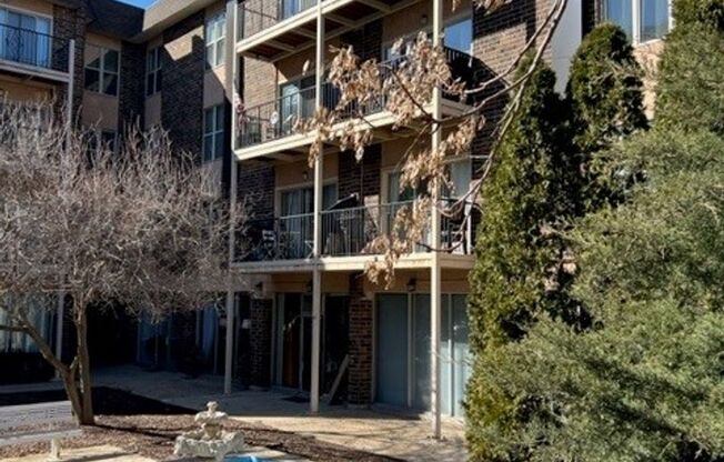 2 beds, 2 baths, 1,085 sqft, $1,995, Unit 5202-307