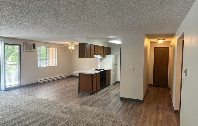 Woodlake Village Apts