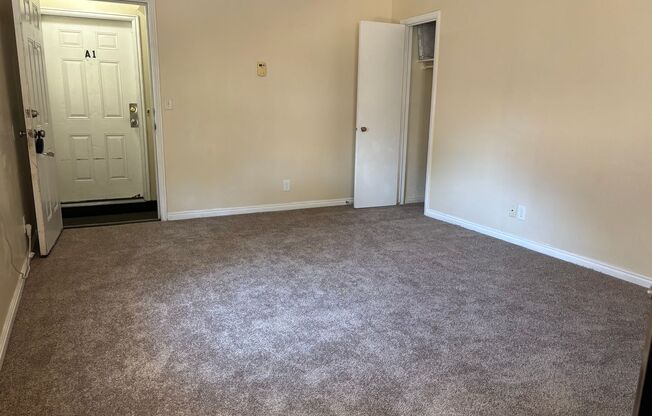 2 beds, 1 bath, 735 sqft, $1,050, Unit A2