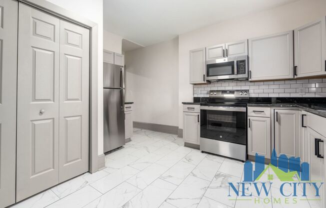 2 beds, 1 bath, 1,193 sqft, $1,324, Unit 1303 W. Broad St. (Rear)