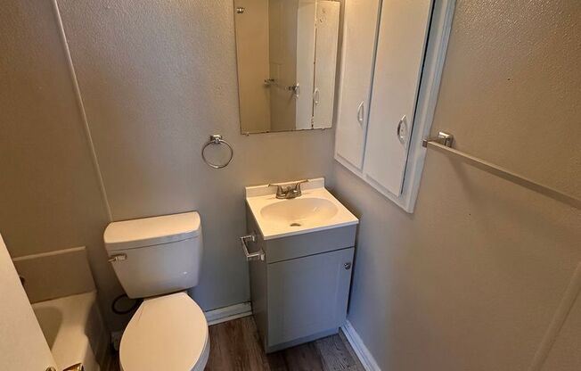 1 bed, 1 bath, $650