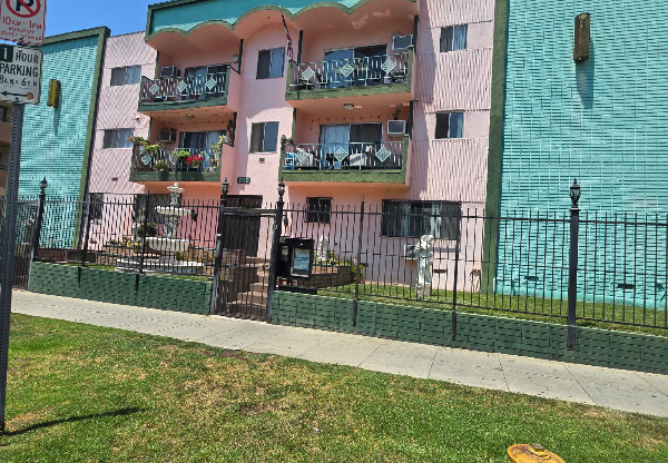 701 S OXFORD AVE